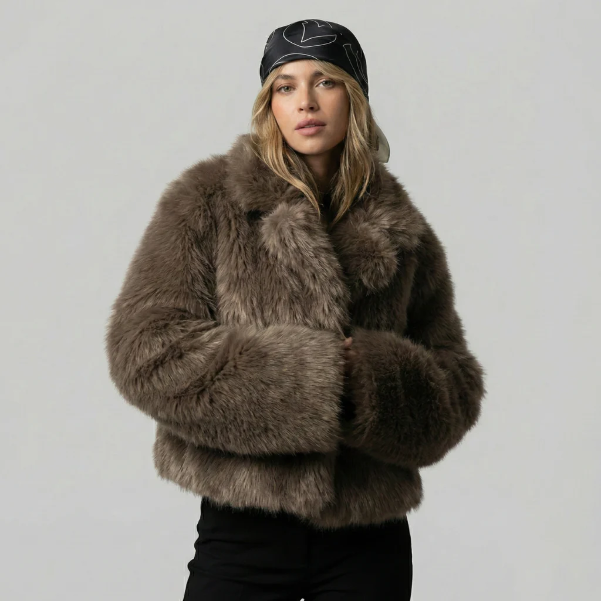 Vestes en fausse fourrure