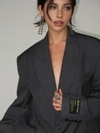 Oversize Damenblazer mit Knopfdetail, aus atmungsaktivem Baumwollmix, ideal für lässige und schicke Outfits.