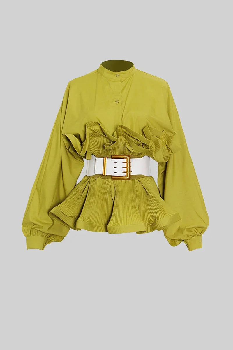 Blouse femme à volants, manches volumineuses en tissu léger, disponible en couleurs pastel.