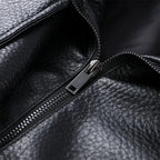 Blouson noir pour femme avec col montant, en coton léger, design minimaliste et poches latérales.