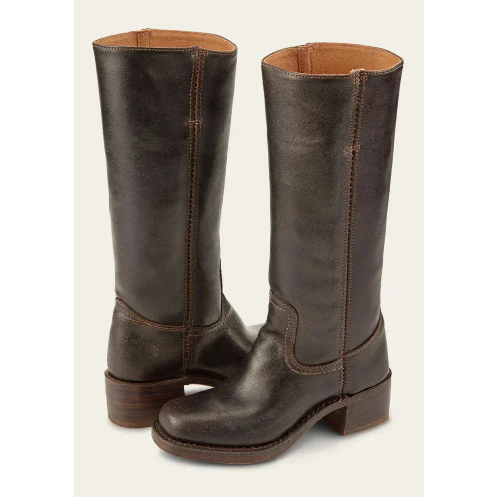 Bottes femme marron foncé style cowboy hauteur genou, en cuir avec talon robuste et coutures décoratives.