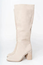 Bottes hautes femme beige en cuir, avec talon bloc et design classique, offrant un bon maintien.