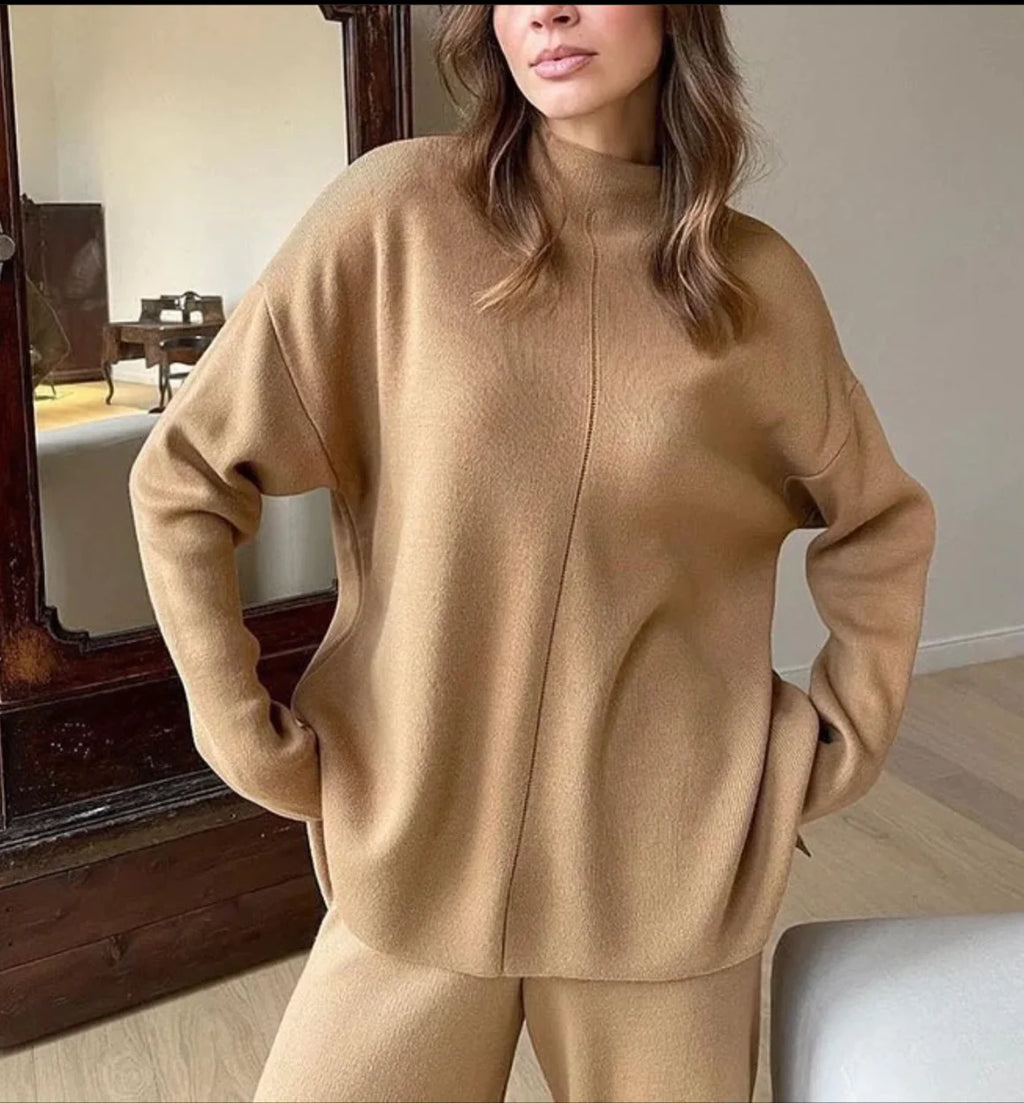 Cardigan femme en tricot doux, avec détails en perles et coupe féminine, adapté pour des occasions décontractées.