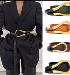 Cardigan femme en matière douce, avec perles aux manches et une coupe ouverte.