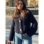 Dunkelblauer Damen-Cardigan mit Knöpfen, lockerer Schnitt und weichem Material, ideal für lässige Outfits.