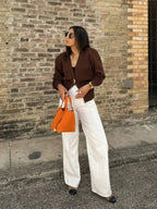 Cardigan femme marron, col en V, coupe oversize, avec boutons dorés, en tricot doux pour un style décontracté.