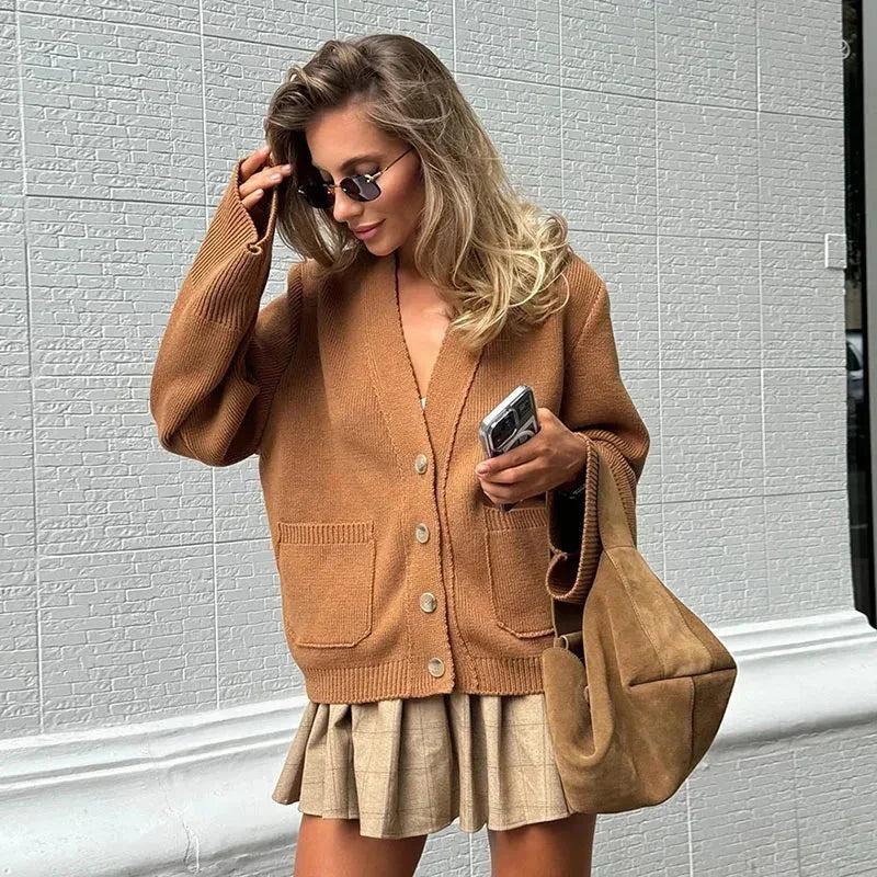 Beige Cardigan für Damen mit Knöpfen, V-Ausschnitt und weichem, leichtem Material für lässige Looks.
