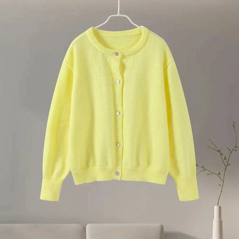 Cardigan femme rose à manches longues avec motif animalier en mélange de coton, parfait pour des tenues décontractées.