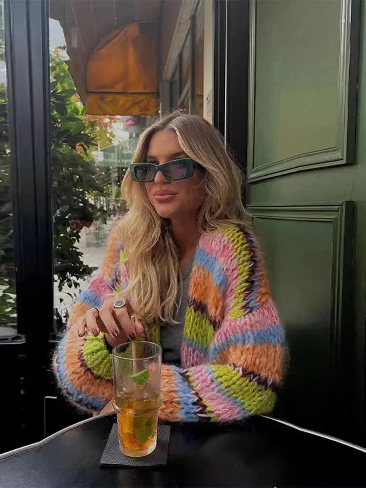 Multicolore Damen-Cardigan aus Strick mit Streifenmuster, langärmelig und gemütlicher Passform für täglichen Komfort.