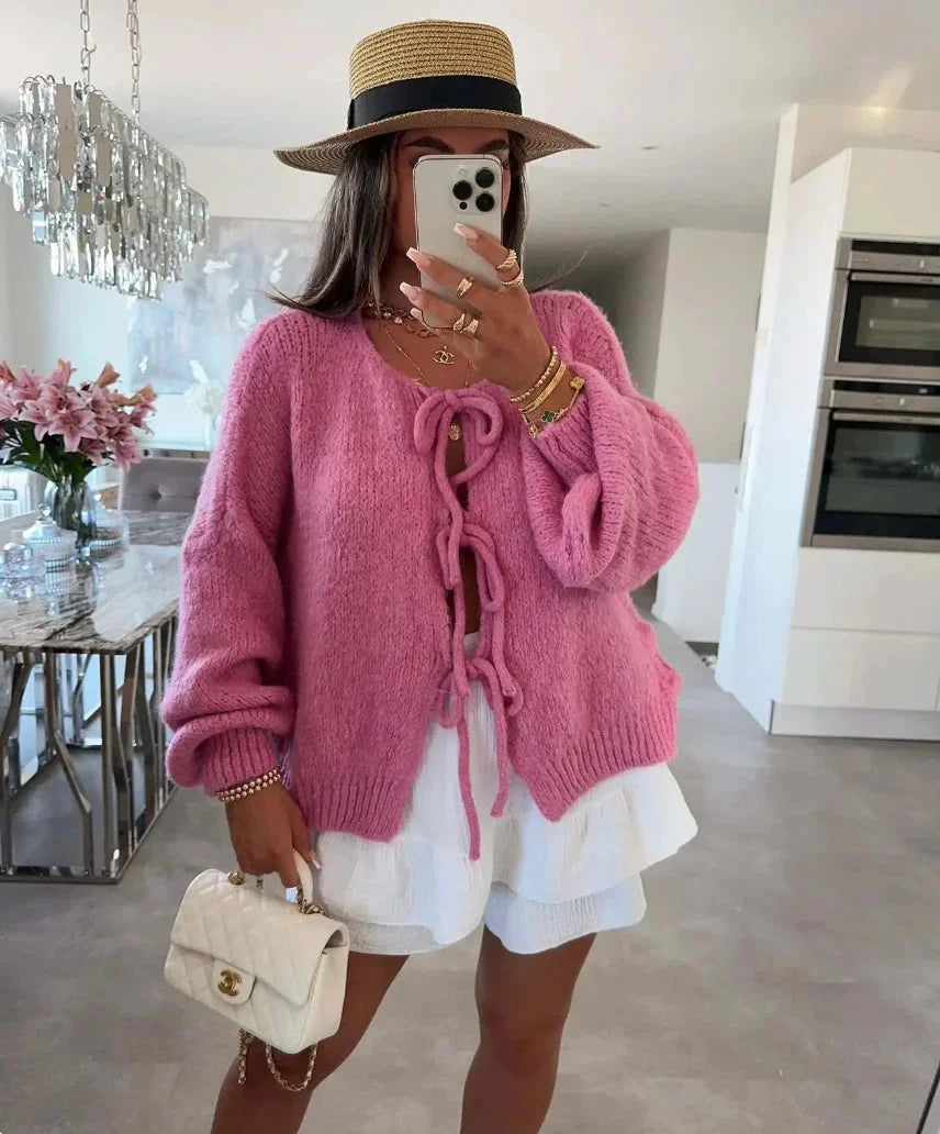Cardigan rose pour femme, tricoté, avec manches amples et design noué.