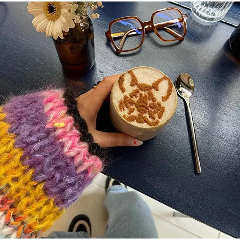 Bunt gestreifter Damen-Cardigan mit weiten Ärmeln, aus weichem Material, ideal für lässige Anlässe und Übergangsjahreszeiten.