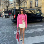 Schicker gestrickter Cardigan für Damen mit Knöpfen, aus weichem Material, ideal für lässige und elegante Looks.