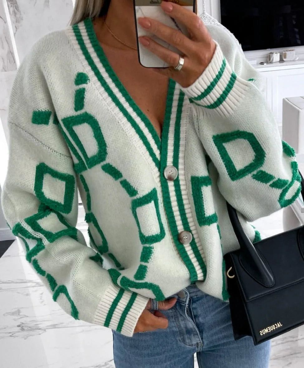 Cardigan femme rose à motifs géométriques, avec boutons, en tissu doux, adapté pour des tenues décontractées.