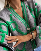 Cardigan femme blanc à motifs géométriques, en matière douce, avec boutons sur le devant.