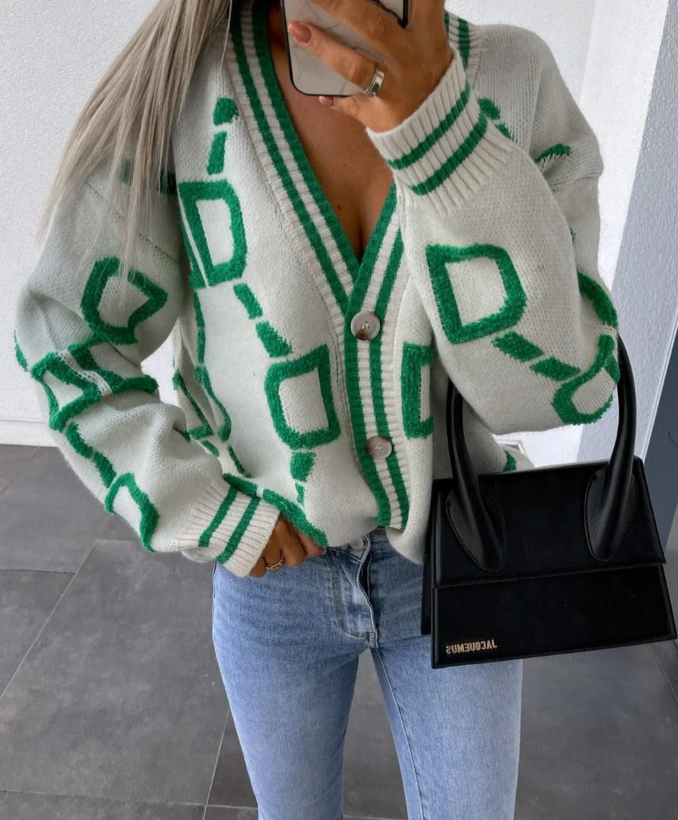 Cardigan femme gris à motifs géométriques, avec boutons et coupe décontractée.