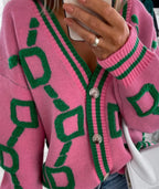 Cardigan femme rose à motifs géométriques, en tricot doux, avec boutons sur le devant.