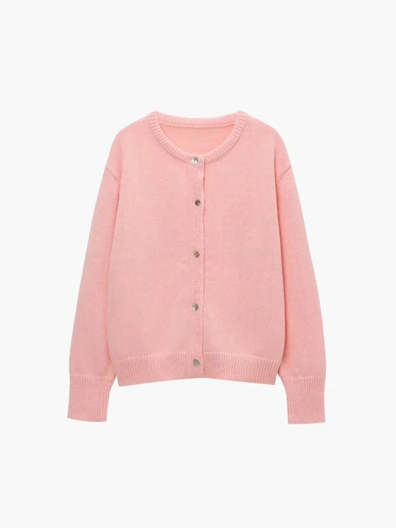 Cardigan femme rose en tricot, boutonné, idéal pour l'hiver et facile à associer avec d'autres vêtements.