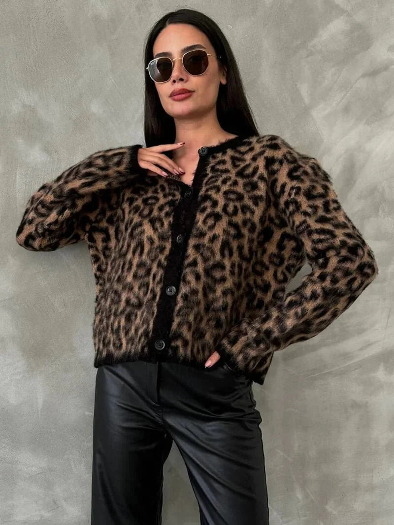 Cardigan en tricot pour femme, boutonné, en imprimé léopard, conçu pour les journées froides d'hiver.