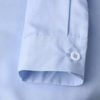 Chemise ajustable pour femme en mélange de coton, avec ceinture nouée à la taille et design classique. Couleur blanche.