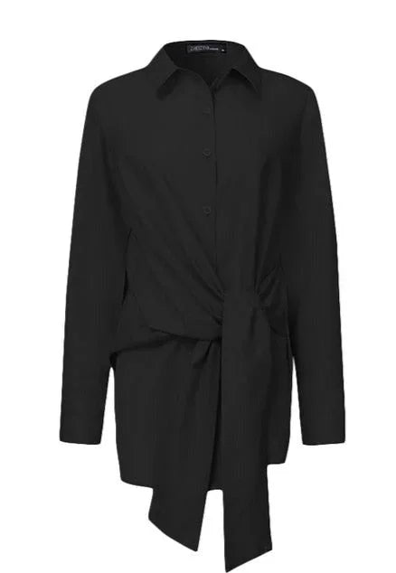 Chemise femme blanche ajustable en mélange de coton, avec ceinture nouée et coupe ajustée.