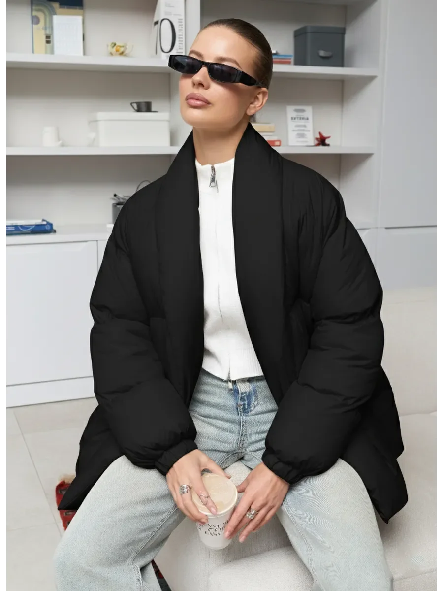 Doudoune femme café avec ceinture, col montant, en matériau léger et chaud, adaptée pour les jours froids.