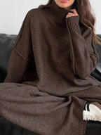 Bequemes Damen-Ensemble mit weitem Schnitt, vielseitigem Rollkragen und weichem, atmungsaktiven Material.