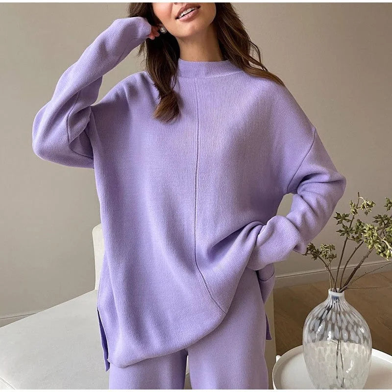 Ensemble femme beige en coton léger, coupe décontractée et design minimaliste pour le confort au quotidien.