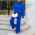 Leichtes Damen-Ensemble aus atmungsaktiver Baumwolle mit entspannendem Schnitt und lässigem, zeitlosem Design.