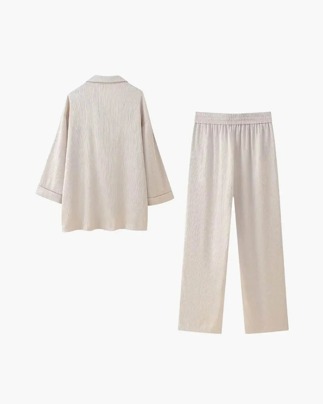 "Ensemble aus Satin für Damen, lässiger Schnitt mit doppelt geknöpftem Design und eleganten Details."