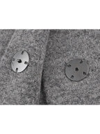 Ensemble gris femme avec jupe courte et veste longue à manches en mélange de coton léger.