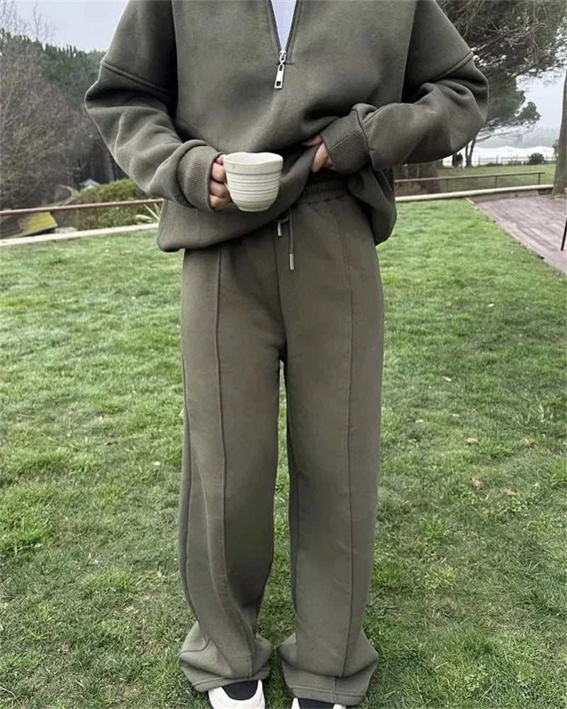 Ensemble noir pour femme, composé d'un sweat-shirt et d'un pantalon en coton, idéal pour l'automne.