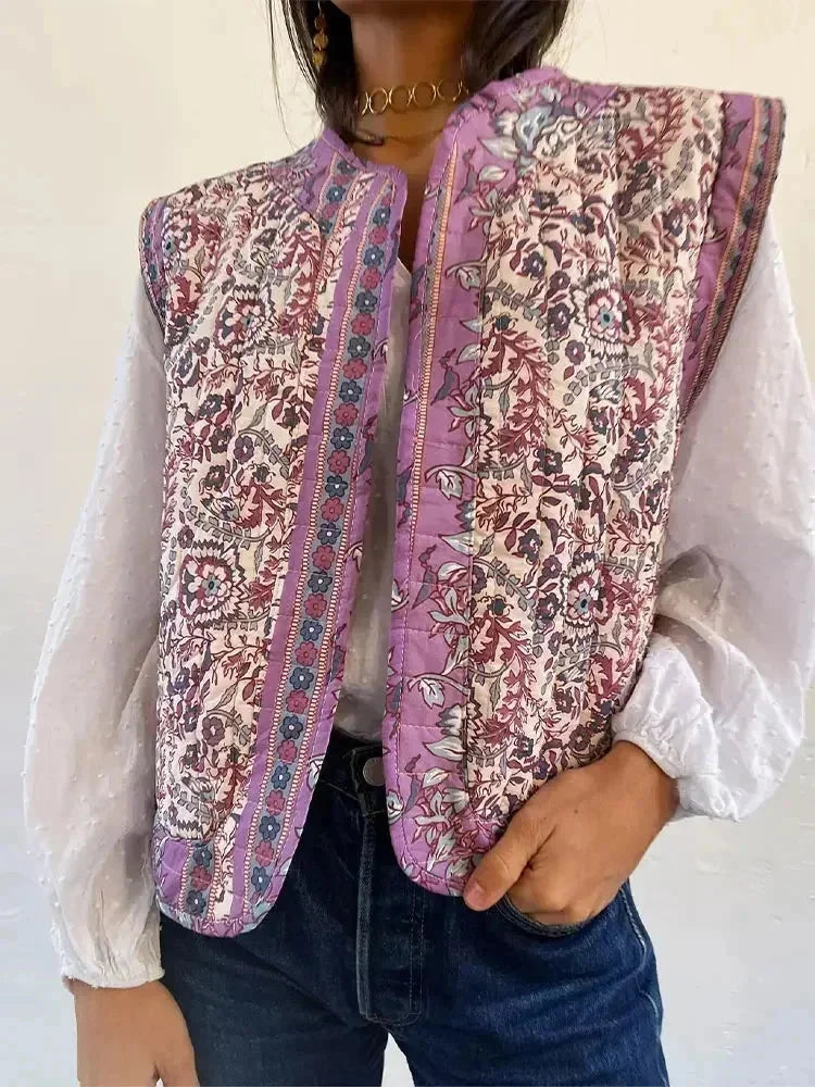 Gilet boho femme violet avec motifs floraux et ethniques, en matière légère et confortable.