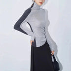 Damenhaut mit Stehkragen und kontrastierenden Ärmeln, aus weichem Baumwollmix, modern und lässig.