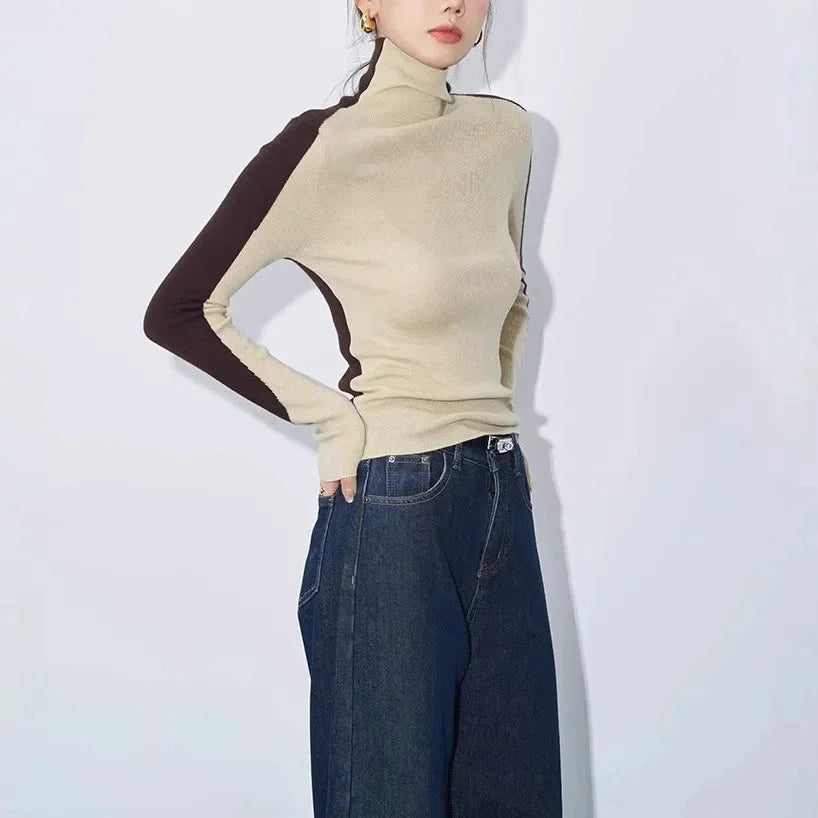 Haut à col montant gris avec manches contrastées, en mélange de coton pour un confort optimal.