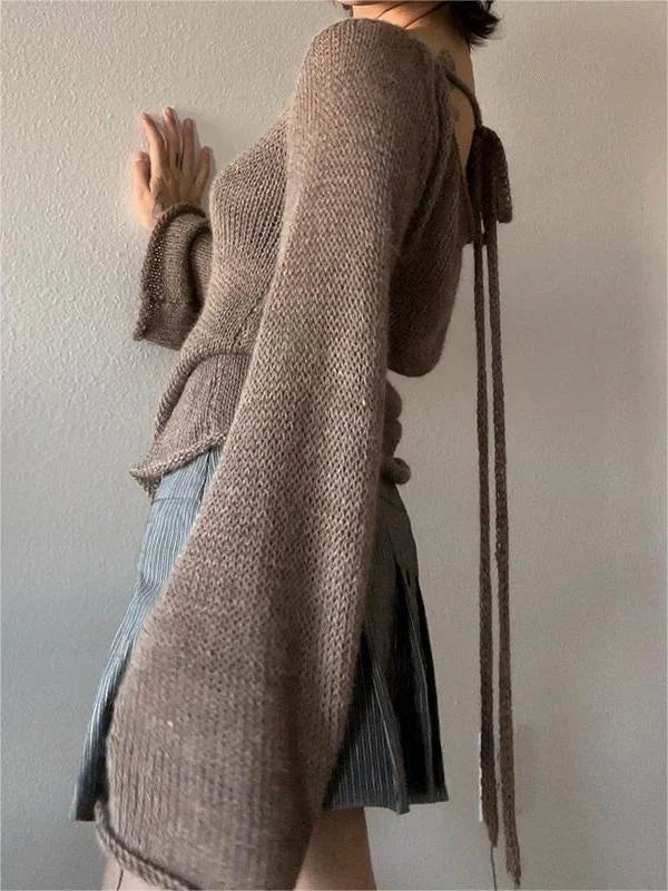 Haut femme noir tricoté, dos ouvert, manches évasées pour un style léger et un confort optimal.