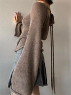 Haut femme noir tricoté, dos ouvert, manches évasées pour un style léger et un confort optimal.