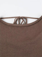 Haut femme tricoté, dos ouvert, coupe décontractée, manches évasées.