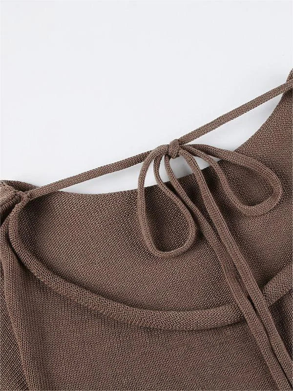 Haut femme tricoté avec dos ouvert et manches évasées, style décontracté.