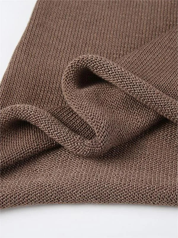 Haut femme tricoté, dos ouvert, manches évasées, design élégant.