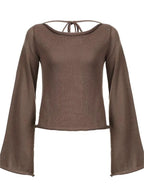 Haut femme noir en tricot, dos ouvert, manches évasées.