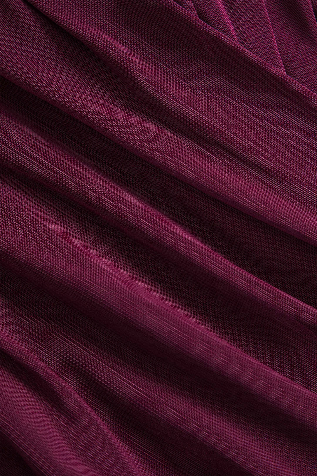 Haut femme noire à manches longues, design plissé transparent en tissu léger pour un style décontracté.