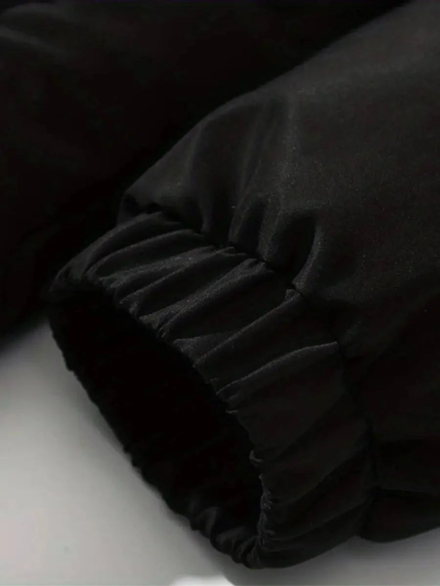 Damenwintermantel mit Kapuze, weichem Innenfutter und praktischen Taschen, ideal für kalte Tage.