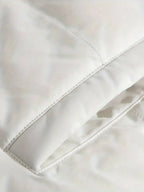 Einstellbarer Mantel für Frauen mit Kapuze, weicher Fleece-Doublierung und wasserdichtem Obermaterial für kalte Tage.