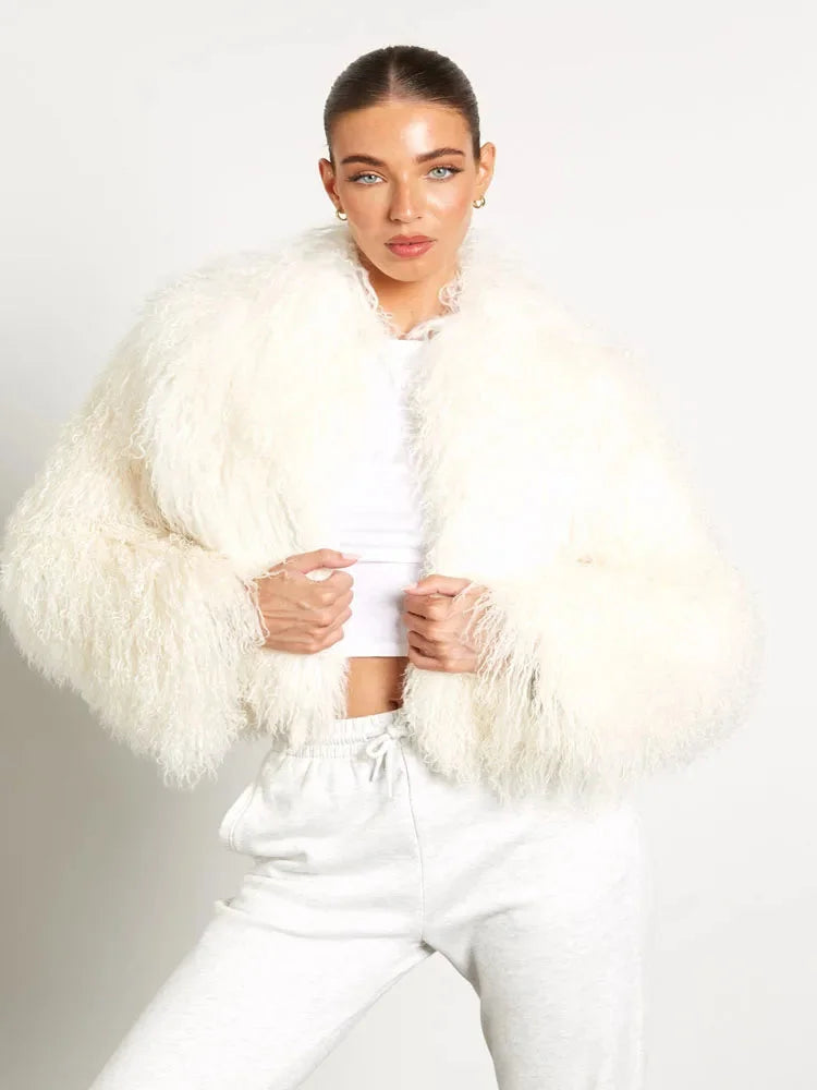 Manteau femme gris en peluche, manches longues, coupe décontractée pour un usage quotidien.