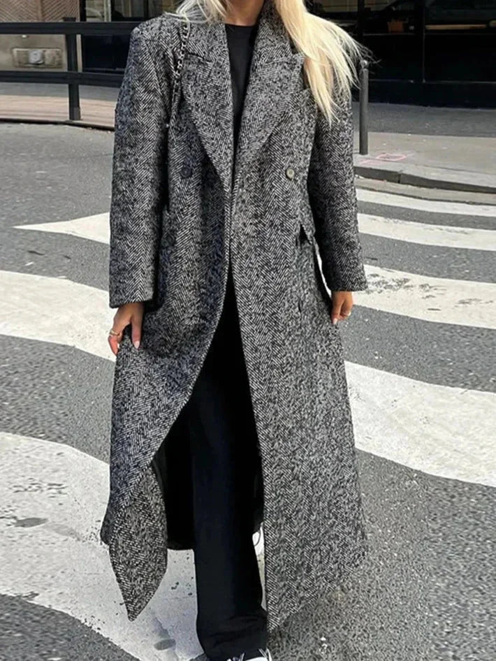 Langweiliger grauer Mantel für Damen aus weichem Material mit langen Ärmeln und modernem Schnitt ideal für den Alltag.