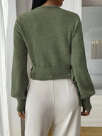 Pull cache-cœur noir pour femme, ceinture à nouer, V-Ausschnitt, en matériau doux, adapté pour des tenues décontractées.