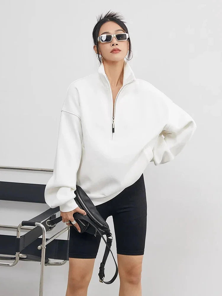 Oversize Damen-Pullunder in Weiß mit halbem Reißverschluss, aus weichem Baumwollmix, ideal für lässige Looks.