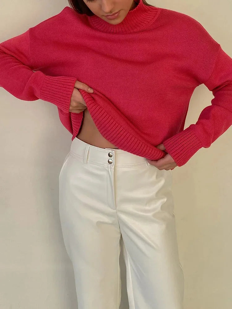 Pull col roulé femme kaki, manches longues, en matière douce, adapté pour les journées fraîches et décontractées.