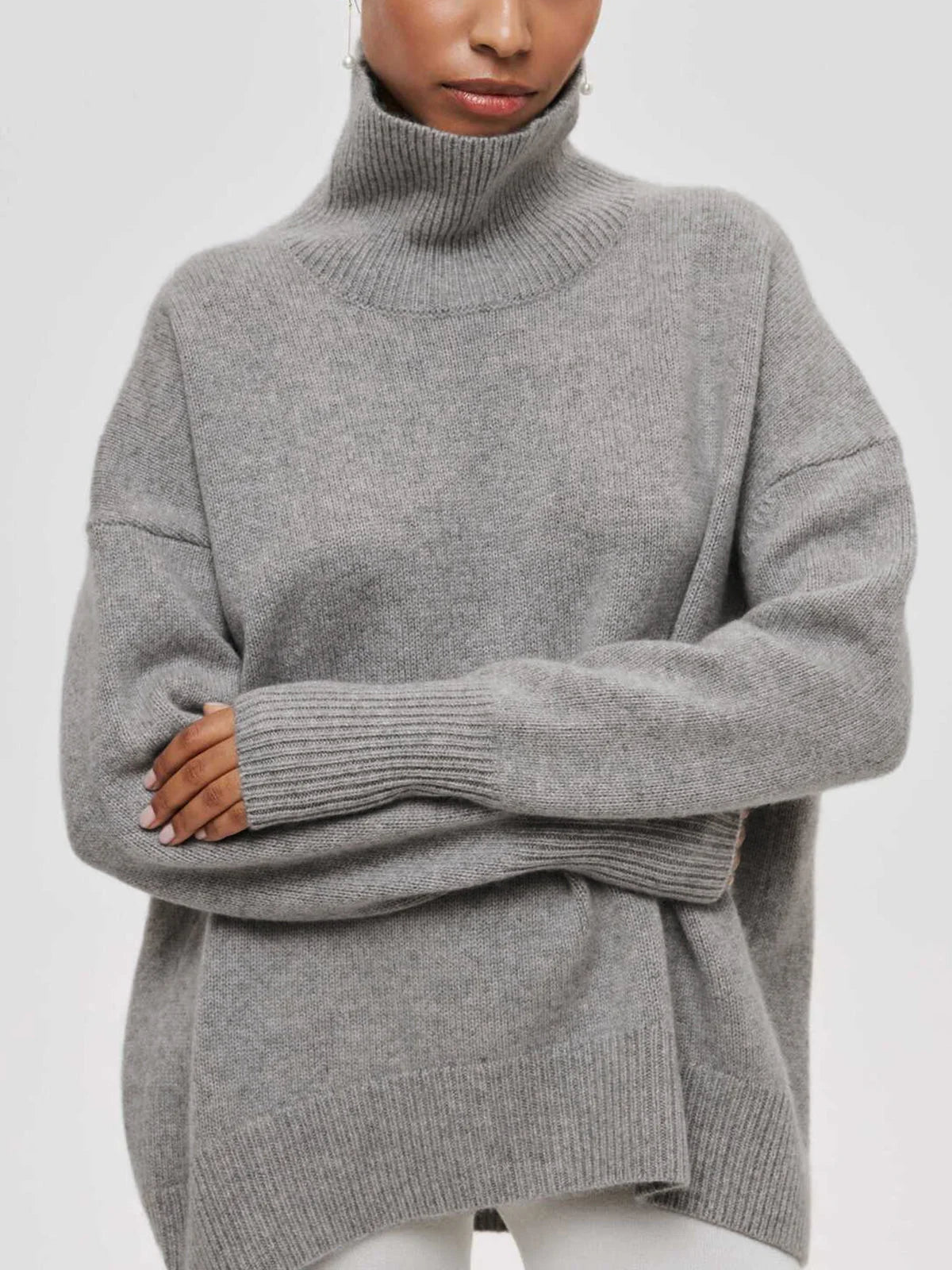Oversize Damen-Pullover mit Rollkragen, aus weichem, atmungsaktivem Material und lässigem Schnitt für optimalen Komfort.