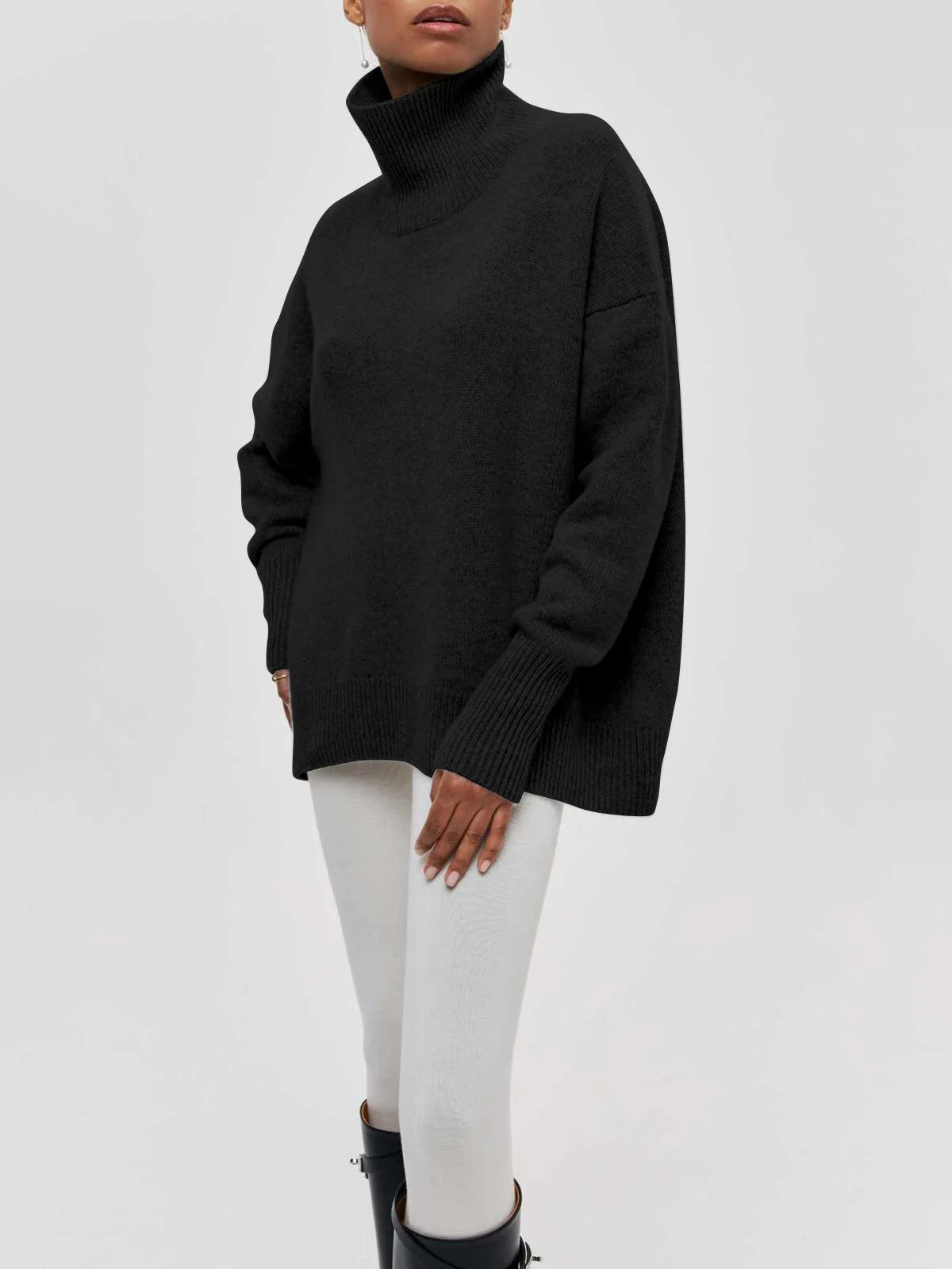 Oversized Damen-Pullover mit Rollkragen aus weichem Strickmaterial, ideal für einen lässigen und bequemen Look.